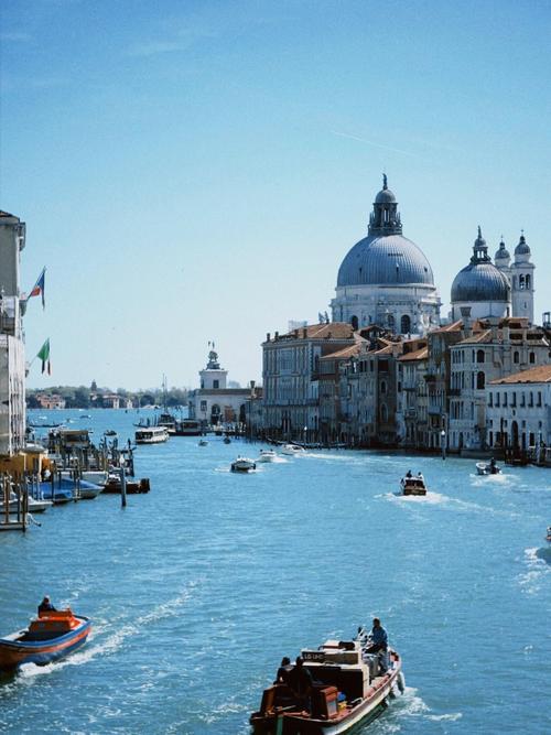 意大利和威尼斯关系（意大利离威尼斯多远）
