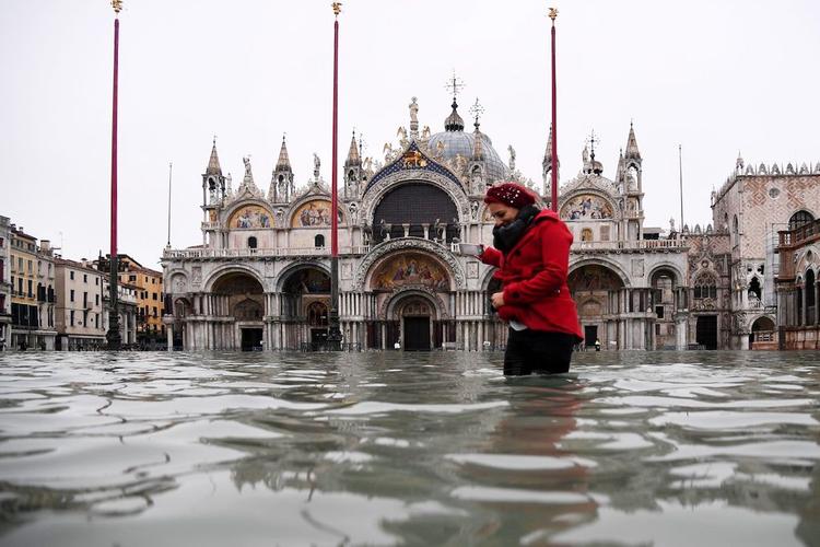 威尼斯哪年涨潮（威尼斯啥时候被淹）